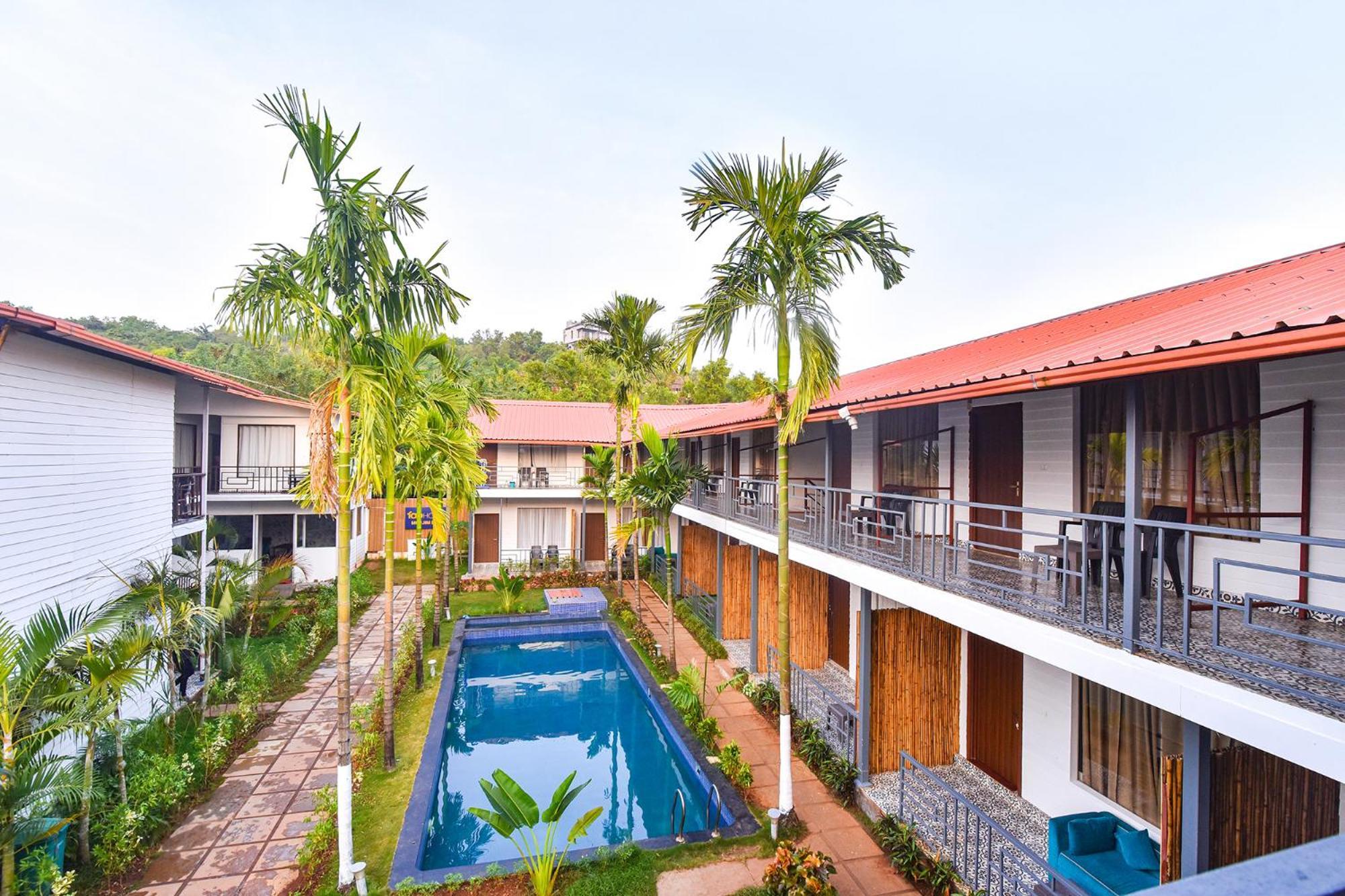 Fabhotel Morjim Bliss - 500M From Morjim Beach Exteriör bild