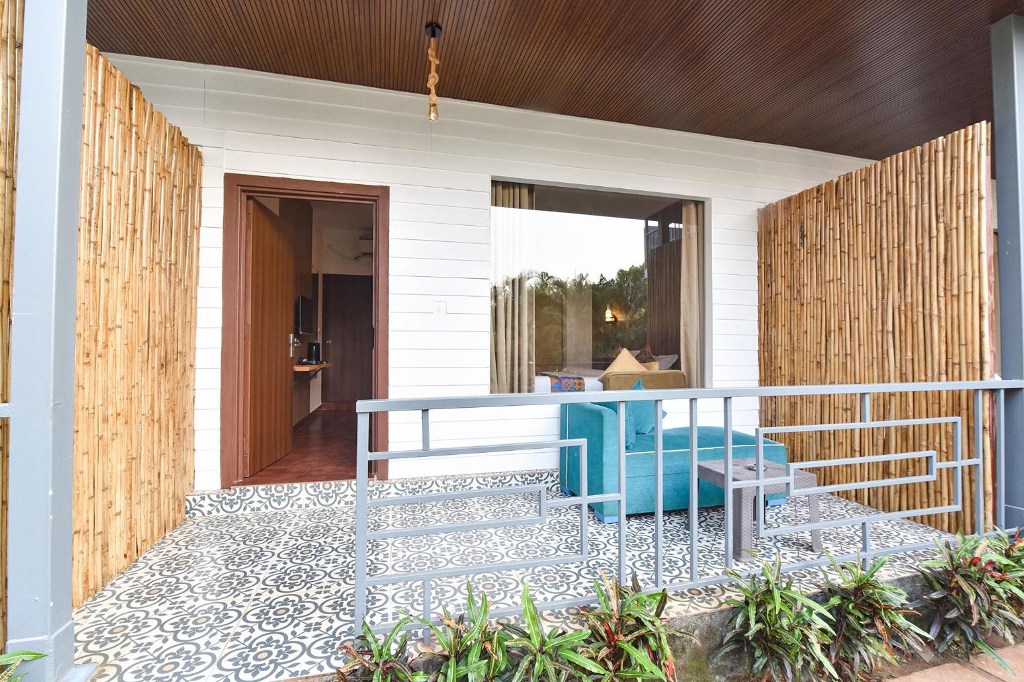 Fabhotel Morjim Bliss - 500M From Morjim Beach Exteriör bild