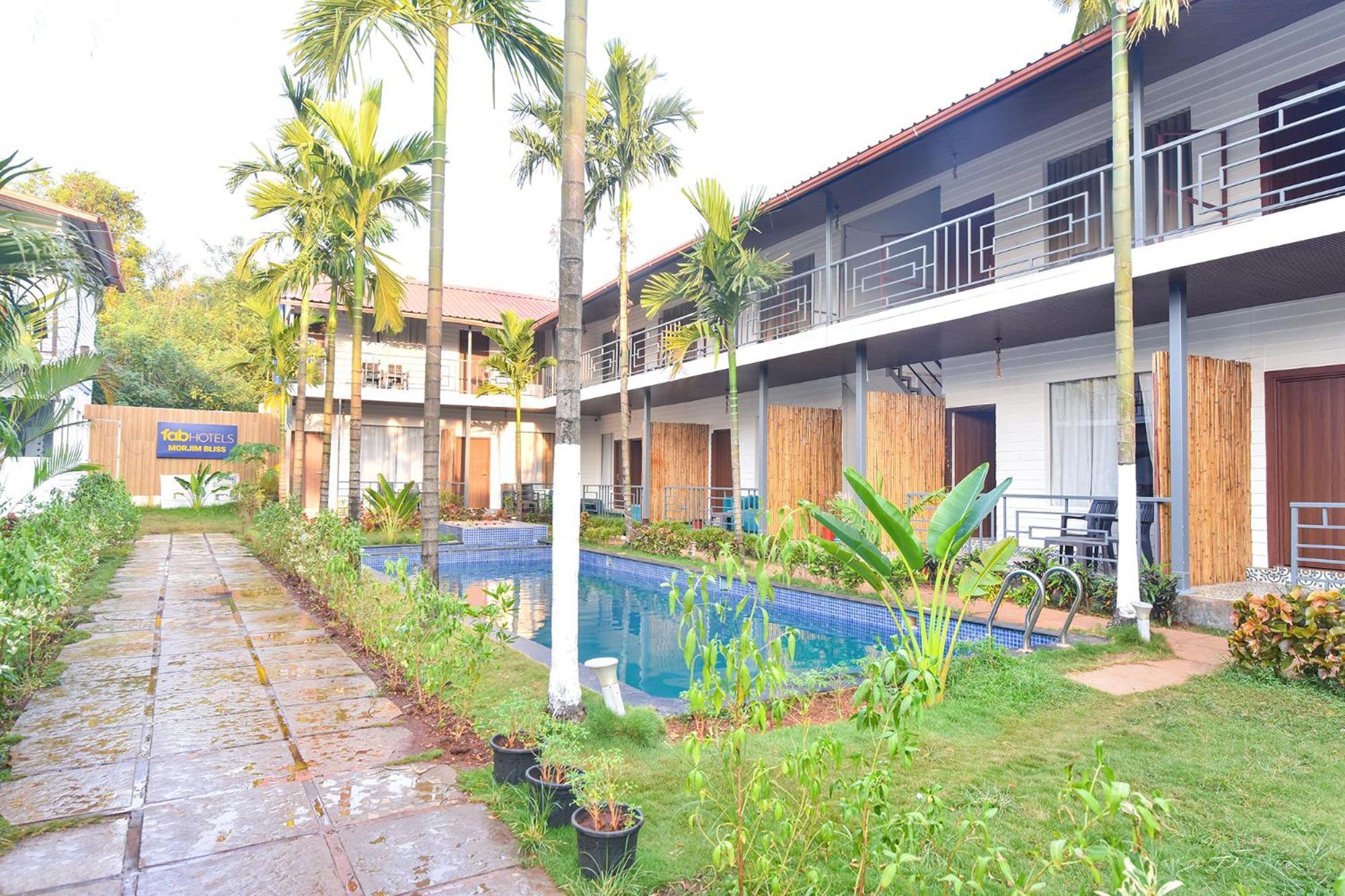 Fabhotel Morjim Bliss - 500M From Morjim Beach Exteriör bild