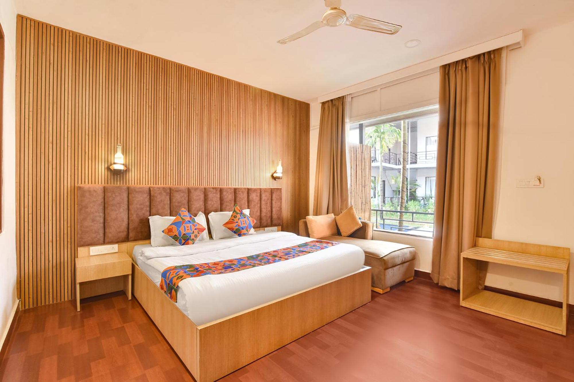 Fabhotel Morjim Bliss - 500M From Morjim Beach Exteriör bild