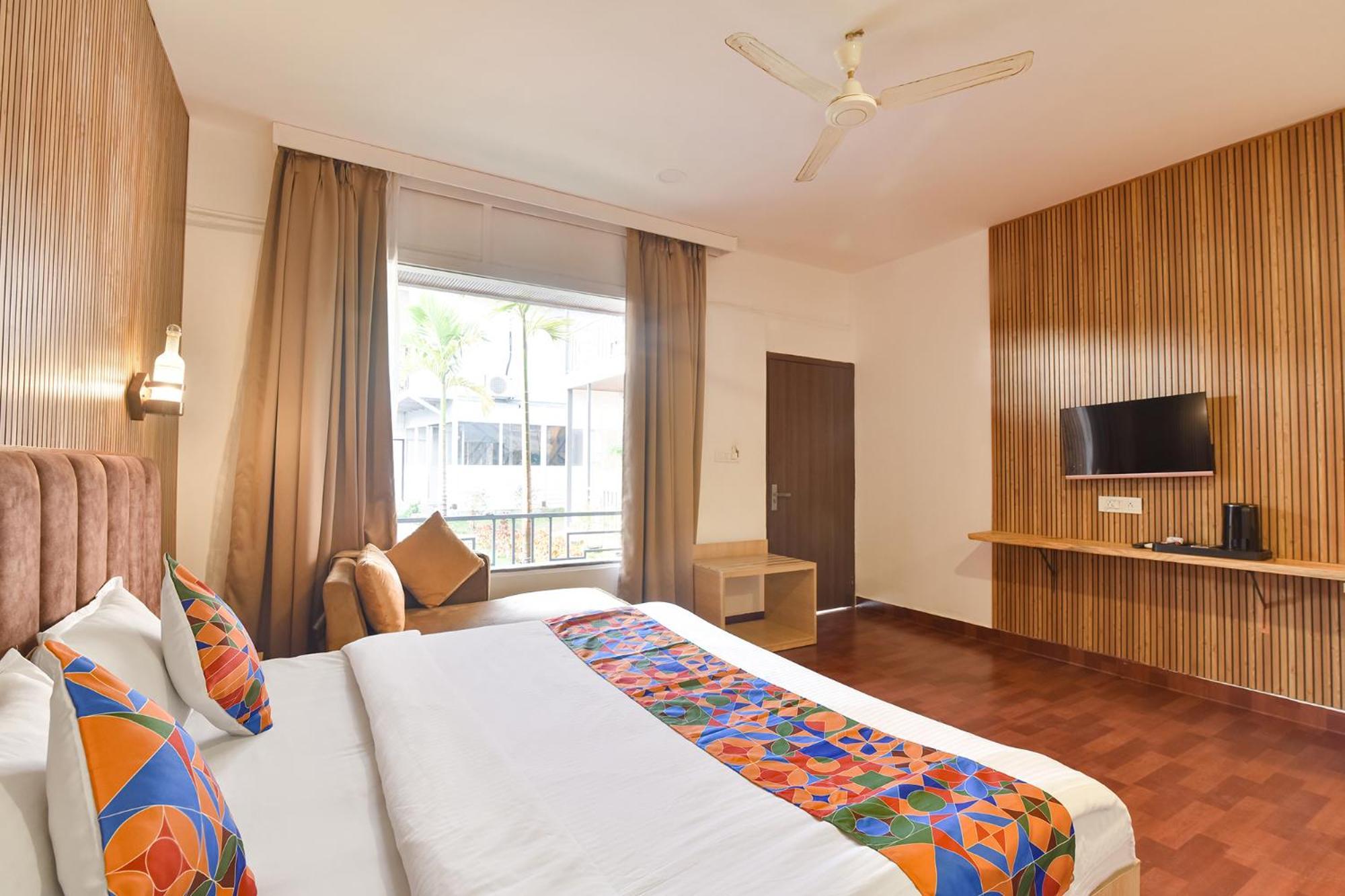 Fabhotel Morjim Bliss - 500M From Morjim Beach Exteriör bild