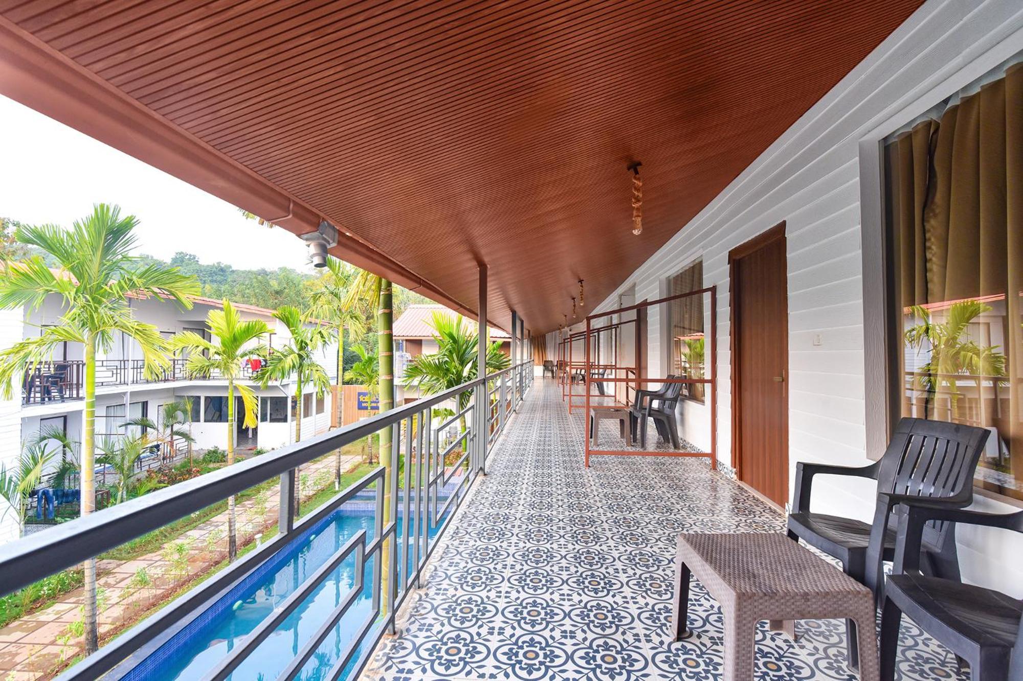 Fabhotel Morjim Bliss - 500M From Morjim Beach Exteriör bild