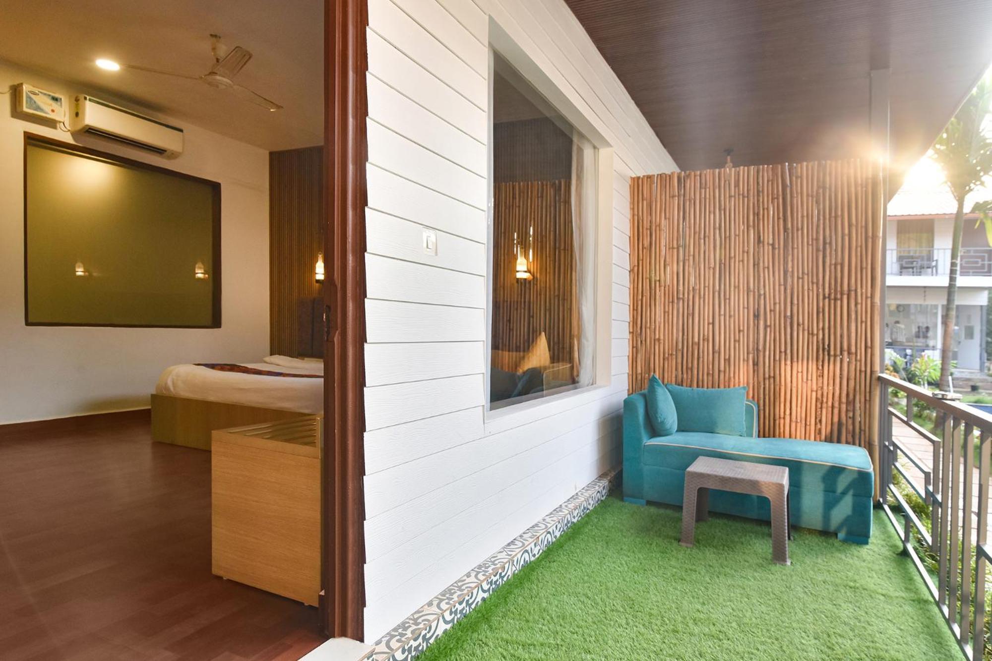 Fabhotel Morjim Bliss - 500M From Morjim Beach Exteriör bild