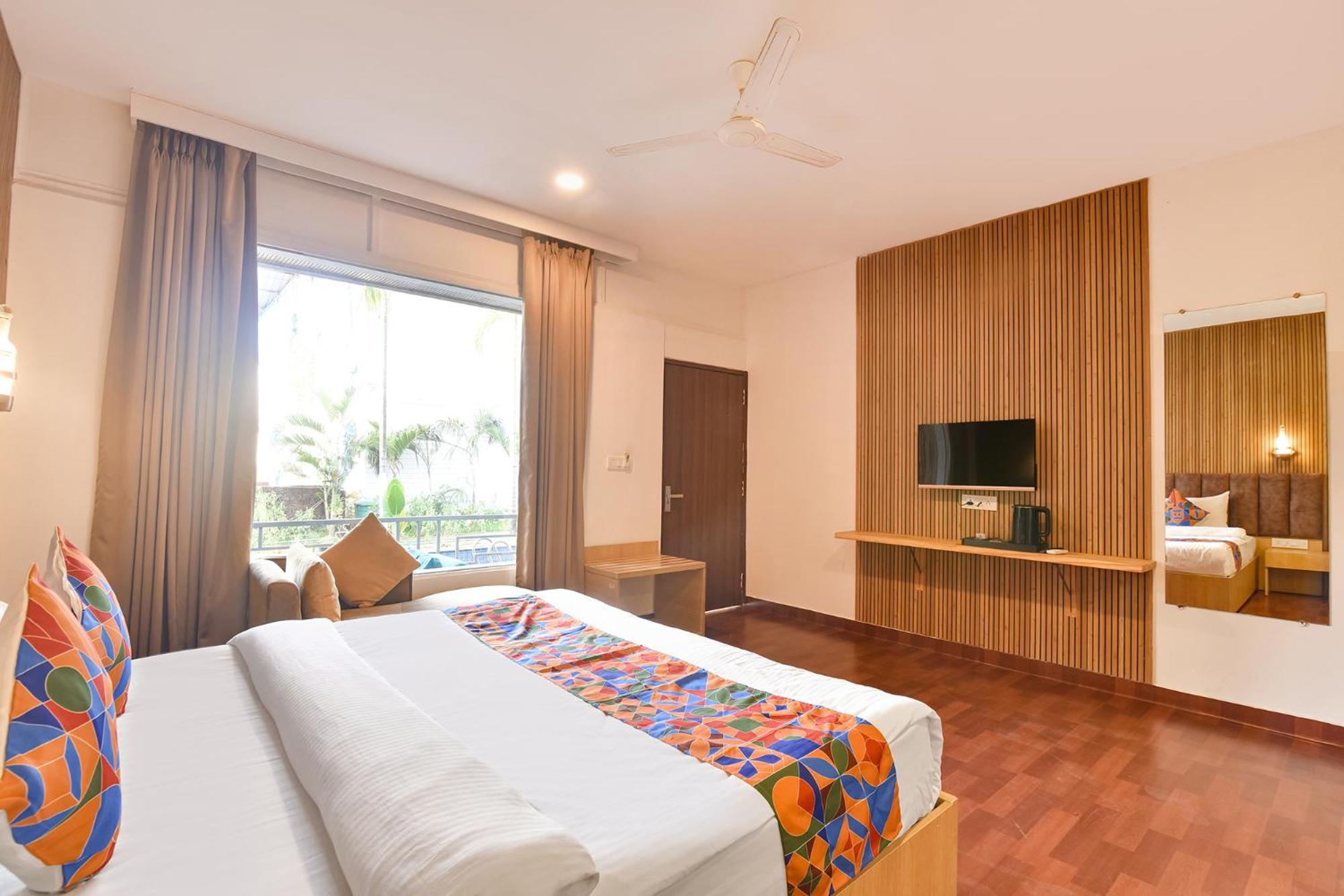 Fabhotel Morjim Bliss - 500M From Morjim Beach Exteriör bild