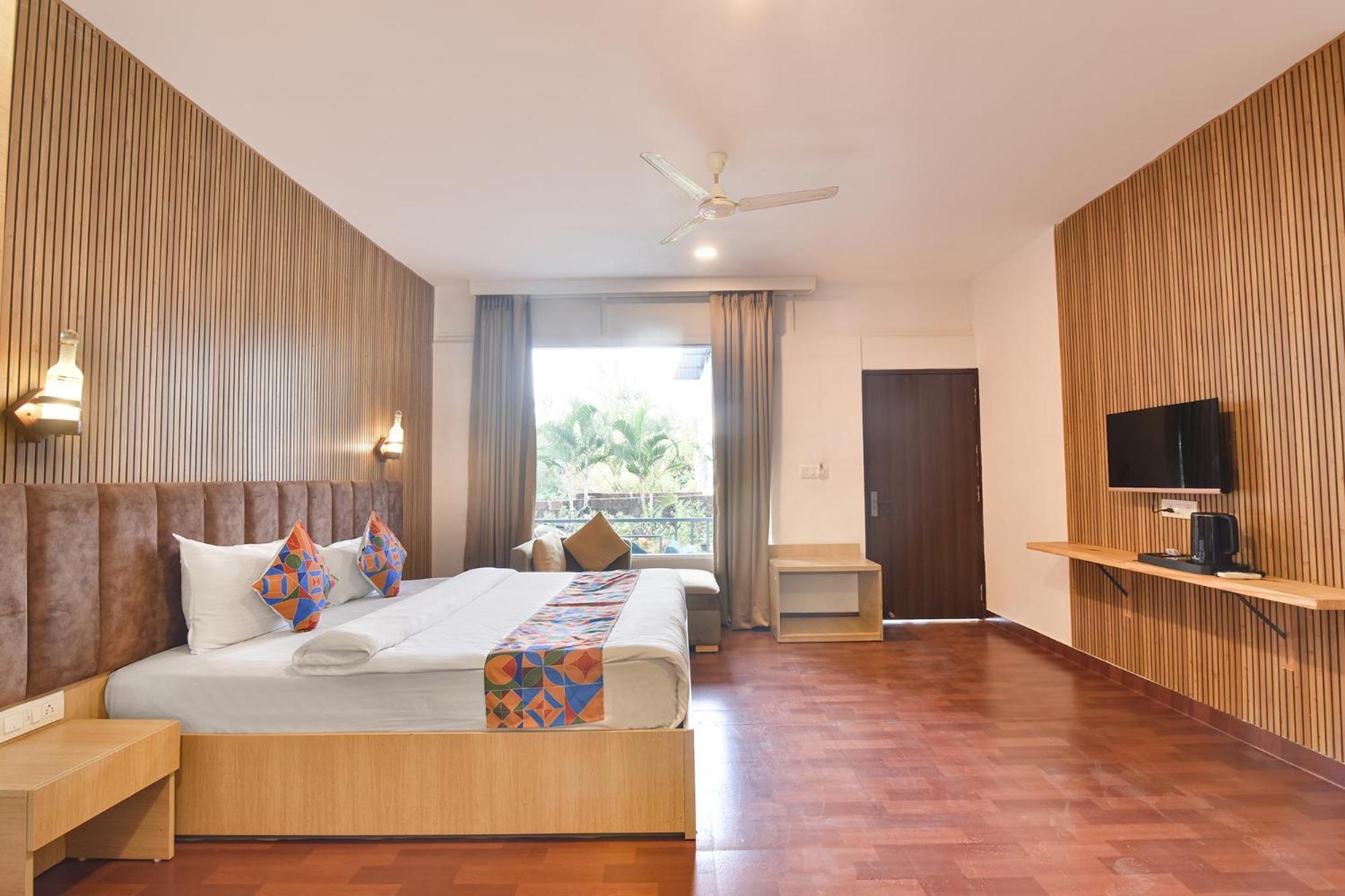Fabhotel Morjim Bliss - 500M From Morjim Beach Exteriör bild